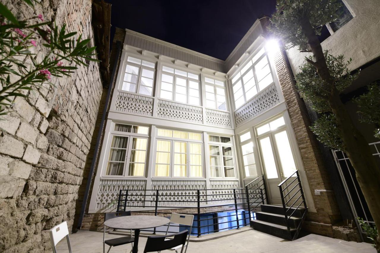 Old Gold Anteon Apartment Tbilisi Bagian luar foto