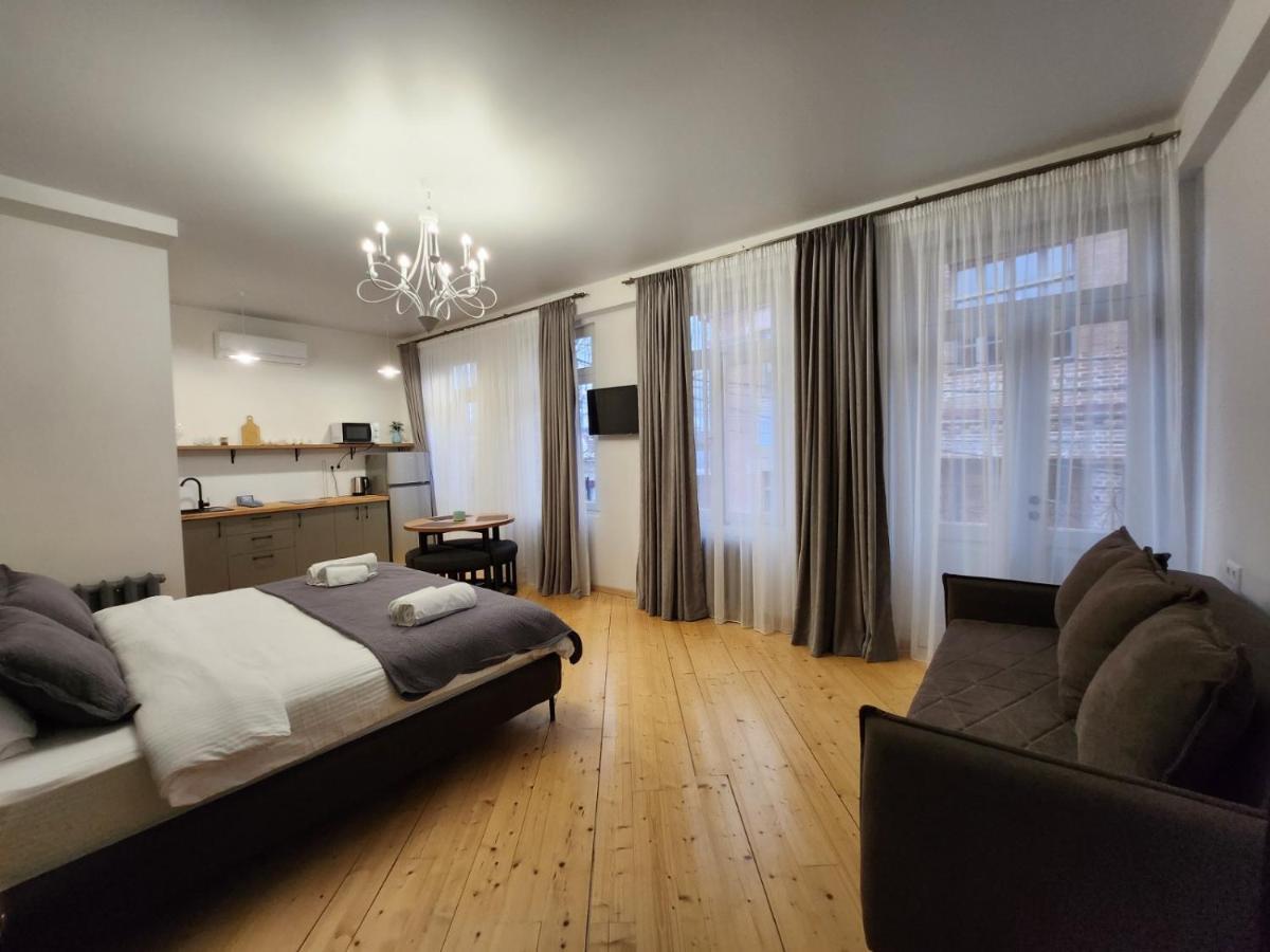 Old Gold Anteon Apartment Tbilisi Bagian luar foto